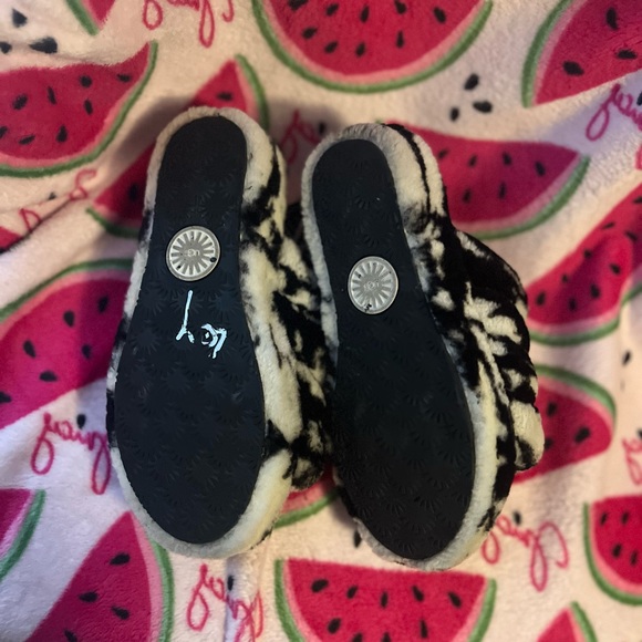 UGG PLATFORM SLIPPERS BLACK WHITE SIZE 7W - Picture 4 of 4
